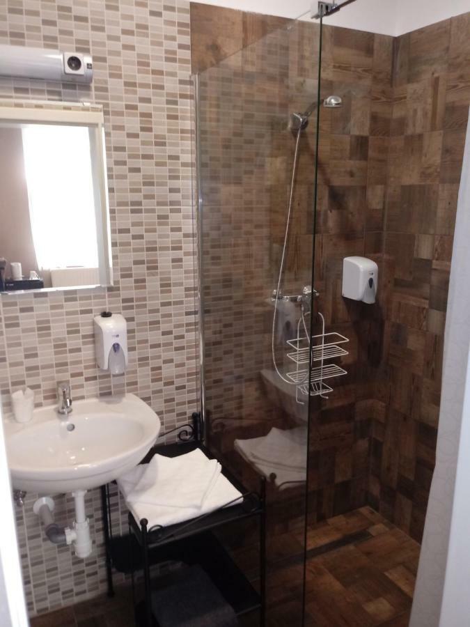 Promenade Panzio Bed & Breakfast Miskolc Ngoại thất bức ảnh