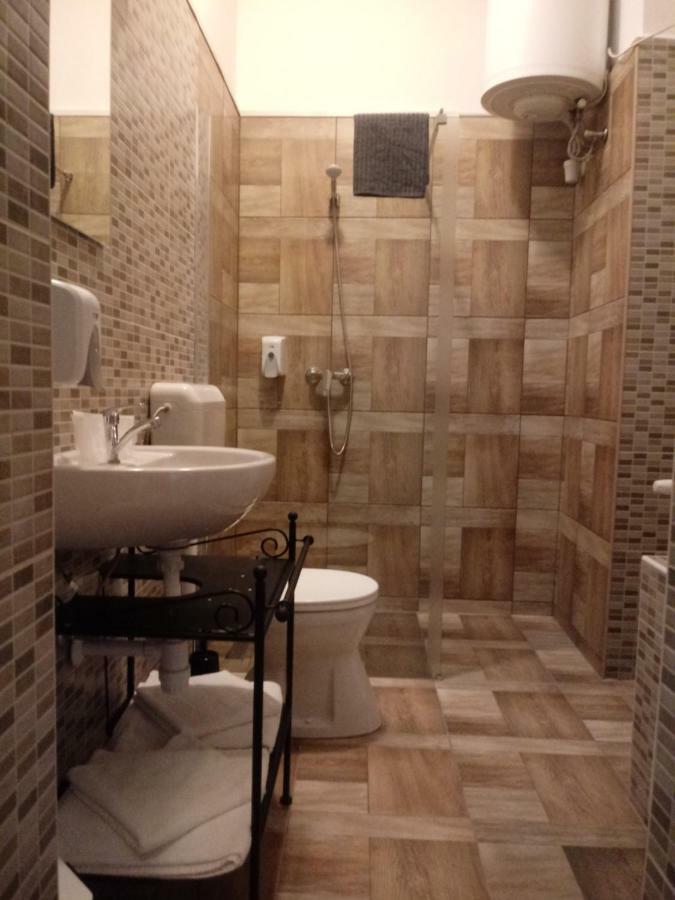 Promenade Panzio Bed & Breakfast Miskolc Ngoại thất bức ảnh
